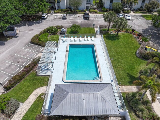 Building Photo - 2233 NW 22nd Ave