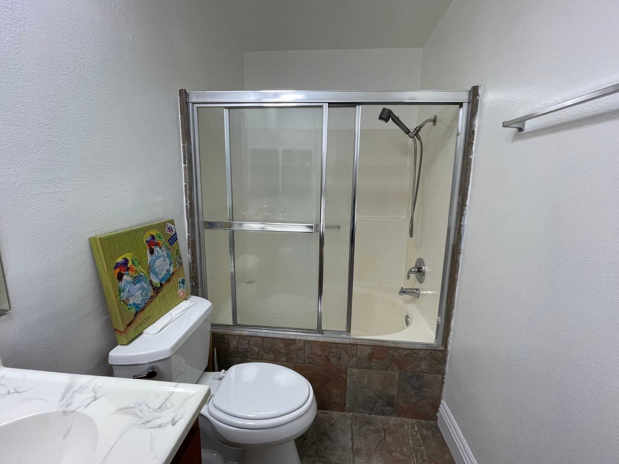 New bathtub fixtures. Large tub. - 19431 Rue De Valore Rue