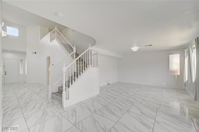 Building Photo - 9893 Canyon Peak Dr