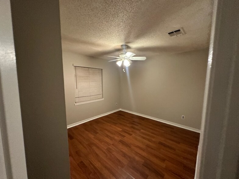 Building Photo - 6565 Arancio Dr W