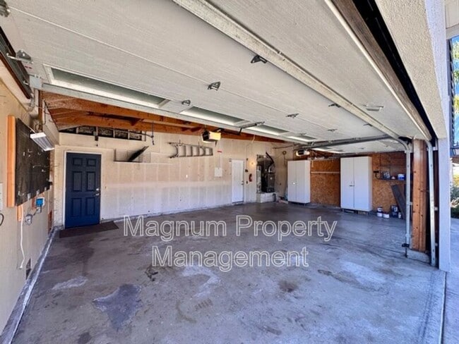 Building Photo - 25483 Blackthorne Dr