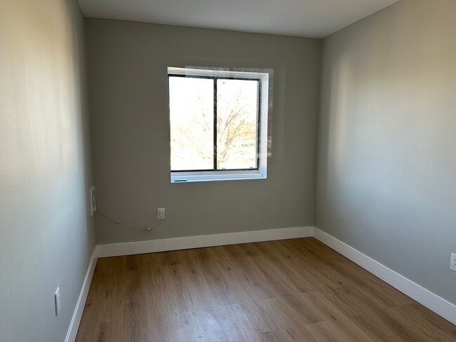 Building Photo - 300 Park St