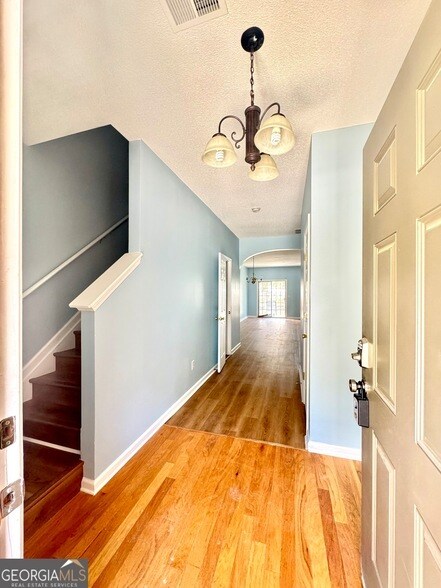 Building Photo - 3871 Pleasant Oaks Dr