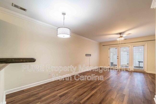 Building Photo - 1230 Green Oaks Ln