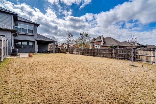 Building Photo - 226 Sycamore St