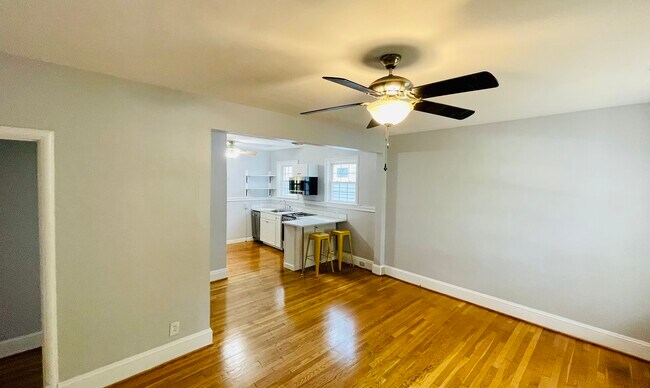 Building Photo - 3014 Grayland Ave