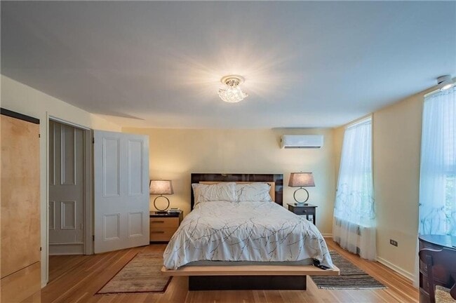 Building Photo - Lawrenceville - 2 BR Single Family Home, Air Condition, Hardwood Floors!