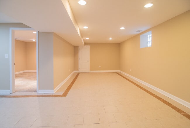 Building Photo - 12123 S Lafayette Ave