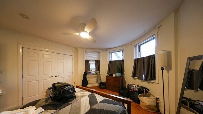 Building Photo - 1728 Beacon St