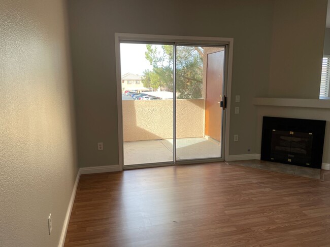 Building Photo - 2 bedroom upgraded condo in Silverado Ranch