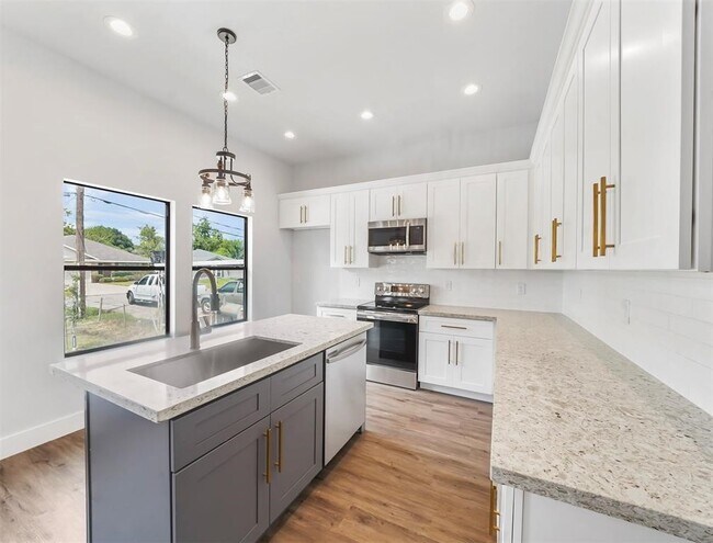 Building Photo - 4818 Paula St