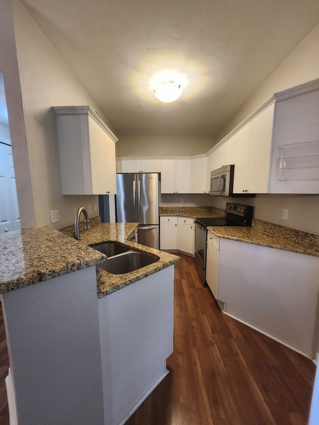 Building Photo - Move in Ready in NW Gainesville!