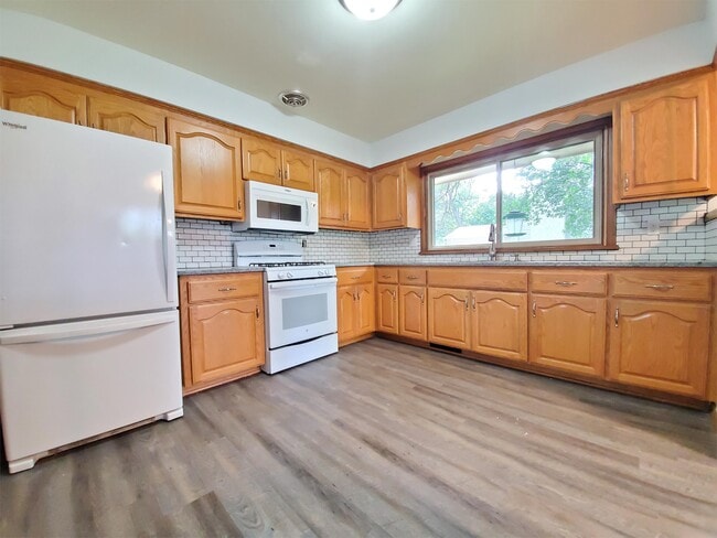 Building Photo - 2011 Edgewood Ct SW