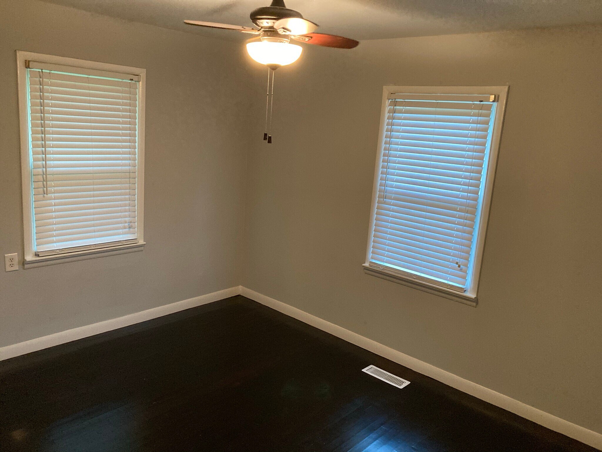 Building Photo - 1201 Avenue C SE