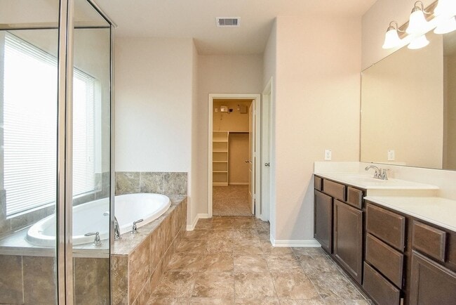 Building Photo - 4215 Mill Oak Dr