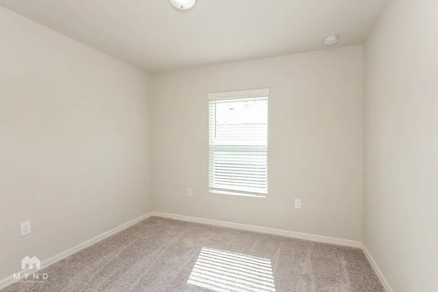 Building Photo - 28257 Chinquapin Dr