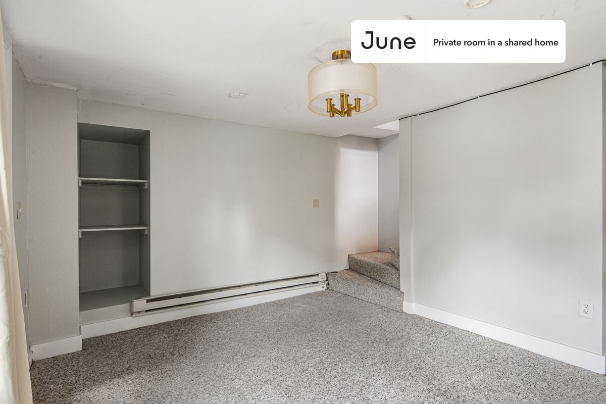 Building Photo - Room in Shared 4 bed/2.5 bath home