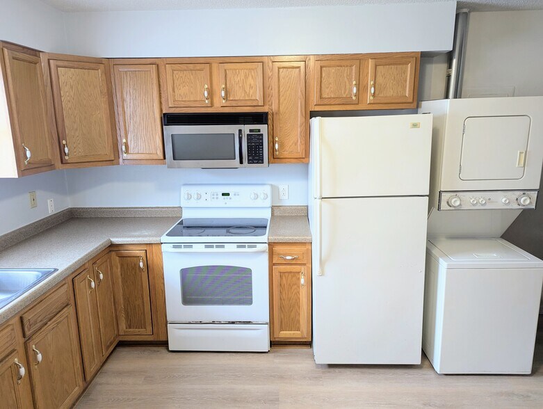 Building Photo - 182 3rd Ave