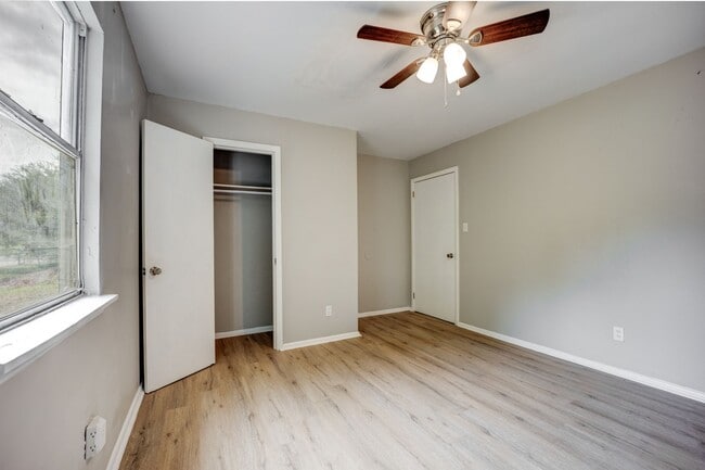 Building Photo - FREE MONTH RENT! Freshly Updated 3 Bedroom House