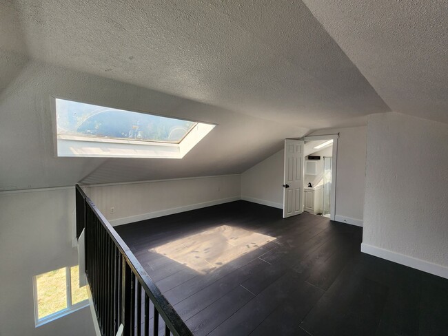 Building Photo - Stunning and Unique 1 Bed 1 Bed remodeled ...