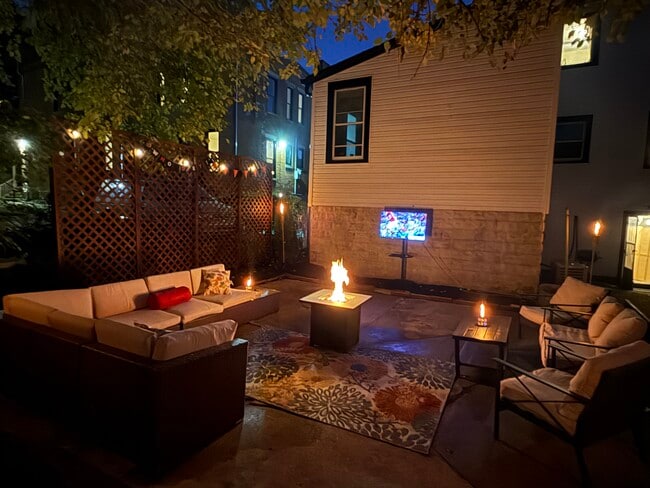 Building Photo - 1628 De Sales Ln