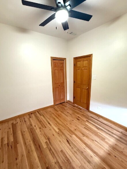 Building Photo - 6044 S Rhodes Ave