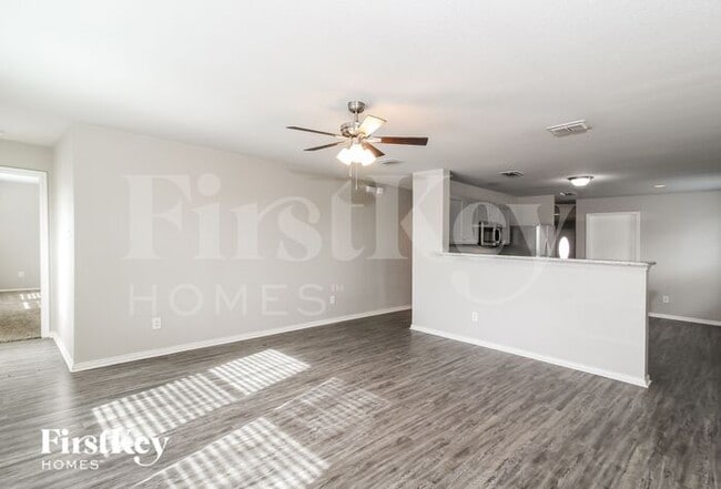Building Photo - 525 Rosario Ln