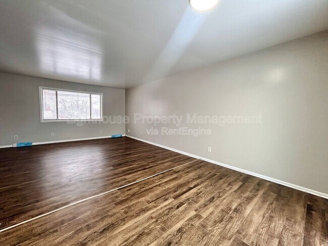 Building Photo - 607 Clayton Ave NW