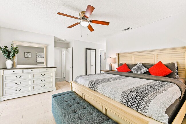 Building Photo - 9126 E Highland Pines Blvd