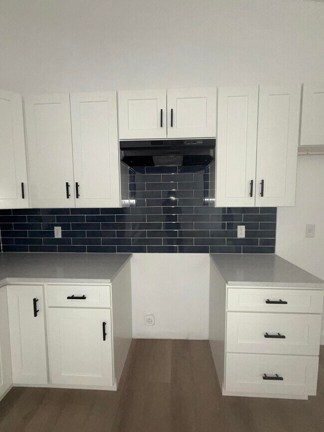 Building Photo - 1577 Hawthorne Pl