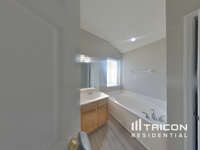 Building Photo - 12048 Coachman Lakes Way