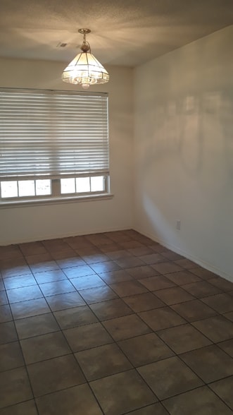 Building Photo - 1229 Lakeview Estates Dr