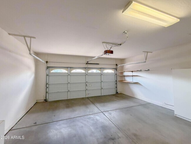 Building Photo - 203 W Cedar Dr