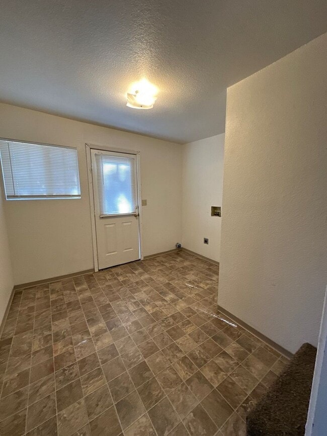 Building Photo - 1545 Crescent Ave