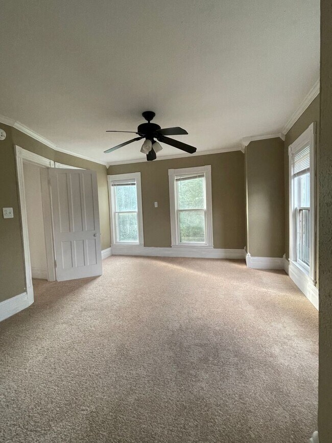 Building Photo - Village of Black River 4 /5 Bedroom Home w...