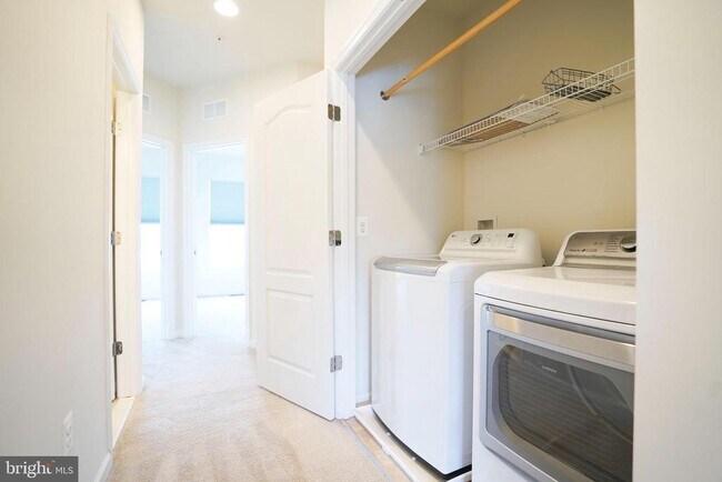 Building Photo - 2038 Twisted Oak Pl