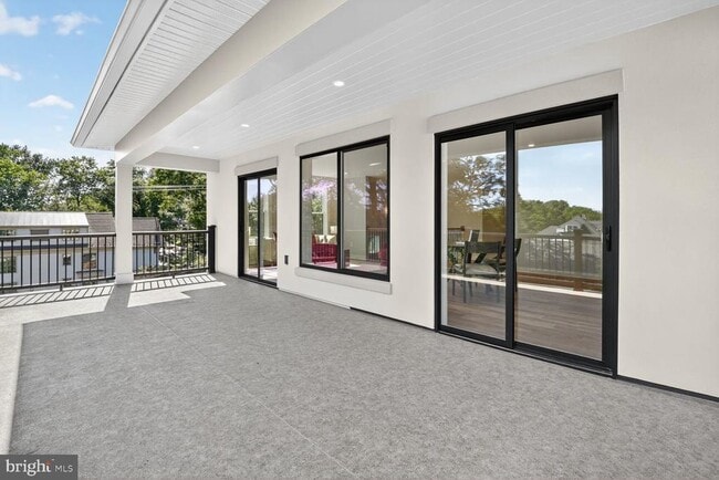 Building Photo - 5310 Cathedral Ave NW