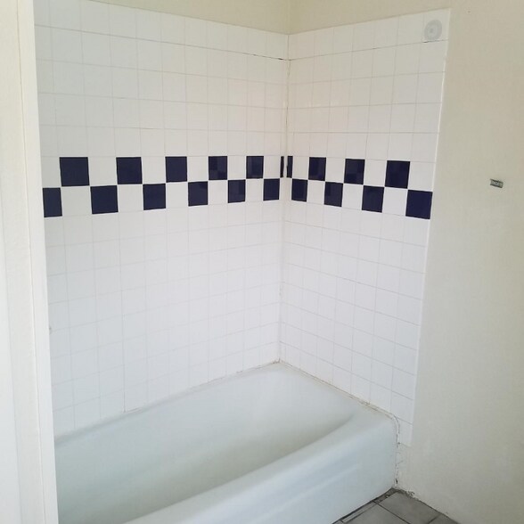 Building Photo - 507 King St