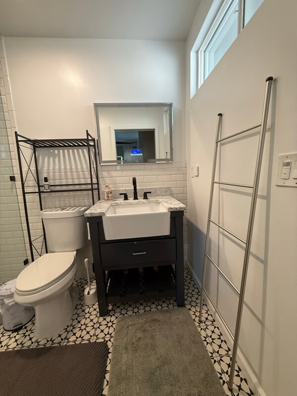 Building Photo - 1519 1/2 W 37th Pl