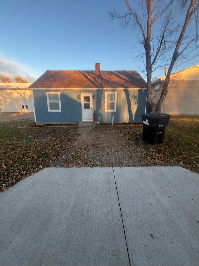 Building Photo - 620 S Rowley St