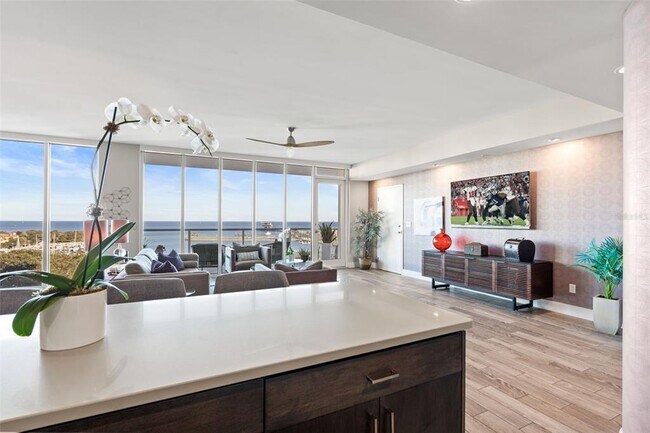 Building Photo - 176 4th Ave NE