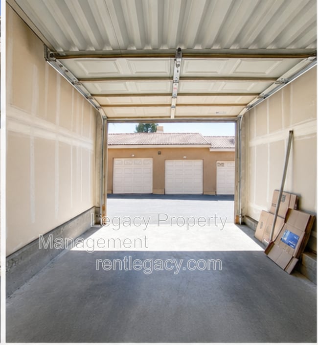 Building Photo - 501 Gibson Dr