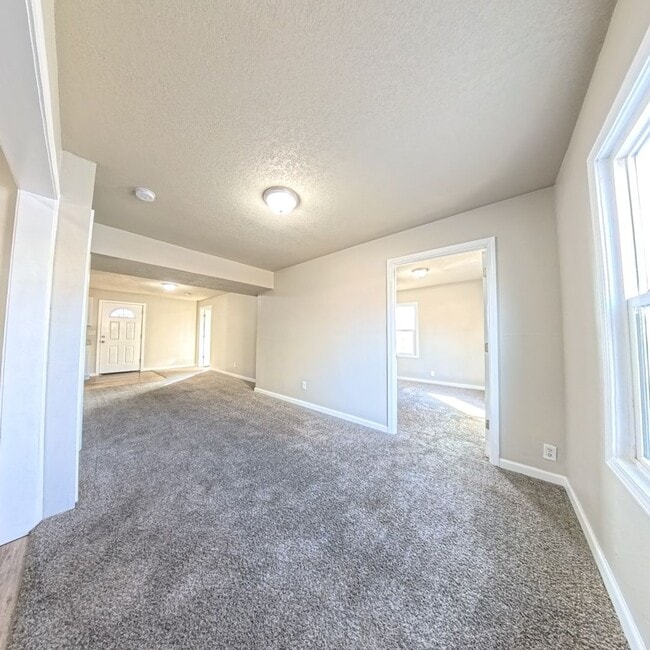 Building Photo - Updated 3 Bedroom 2 Bath Home-Located in Boone, IA