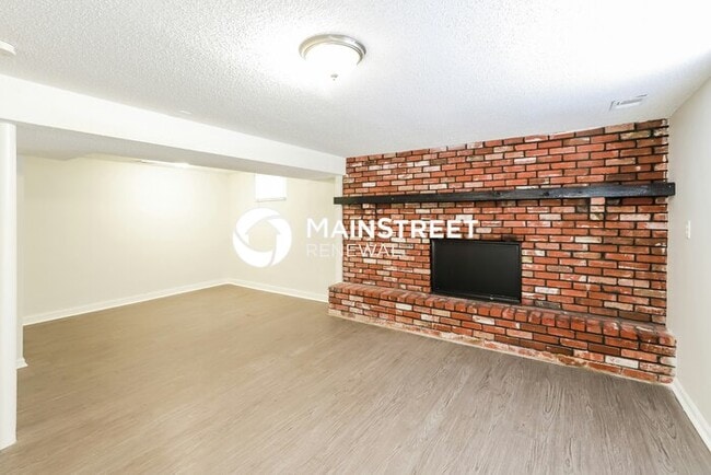 Building Photo - 3 Bedroom Pet-Friendly Home in KANSAS CITY, MO with Main Street Renewal
