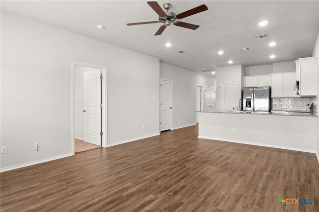Building Photo - 1218 LEXINGTON Dr