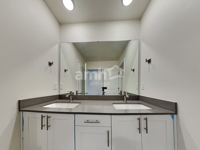 Building Photo - 7923 Verona Loop