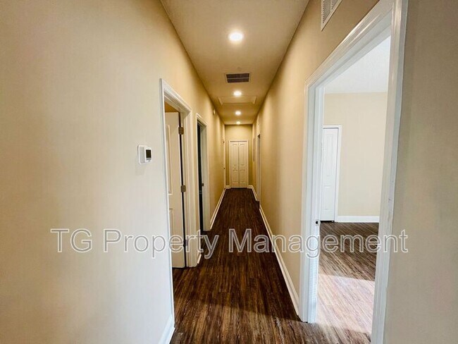 Building Photo - 6633 Osceola St