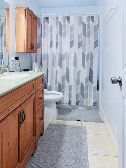 Building Photo - 209 Grant Ct