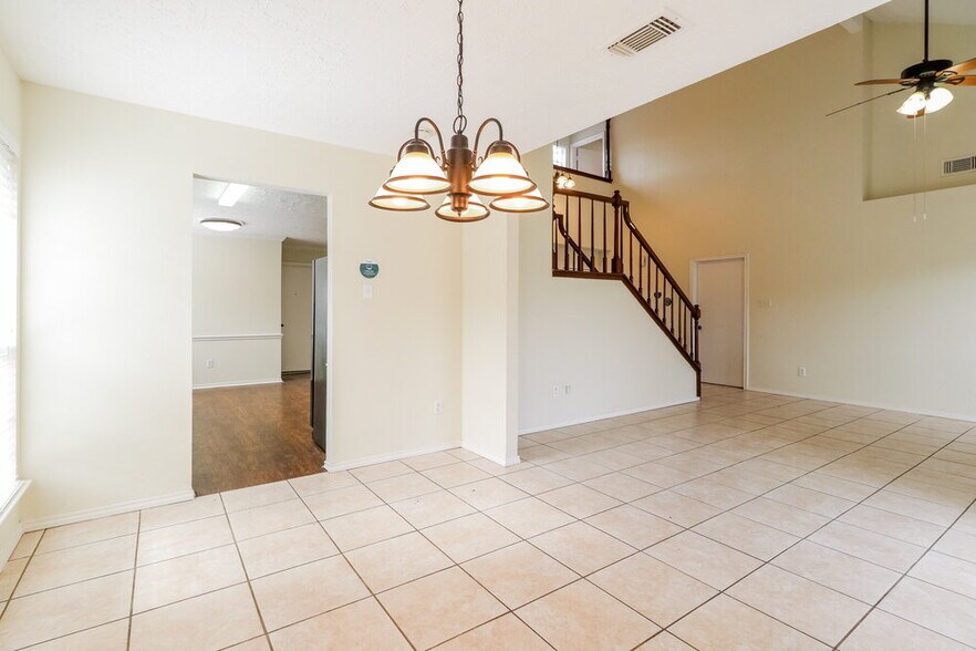 Building Photo - 20110 River Brook Dr