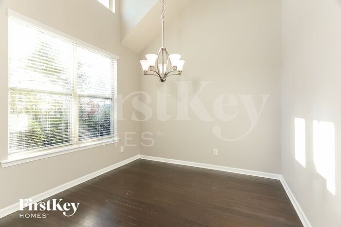Building Photo - 1005 Bethpage Ln